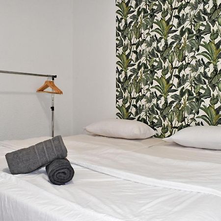La Marina Hostel Alicante Bagian luar foto