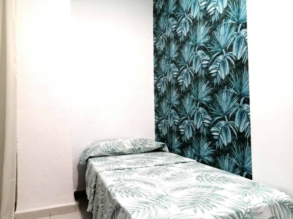 La Marina Hostel Alicante Bagian luar foto