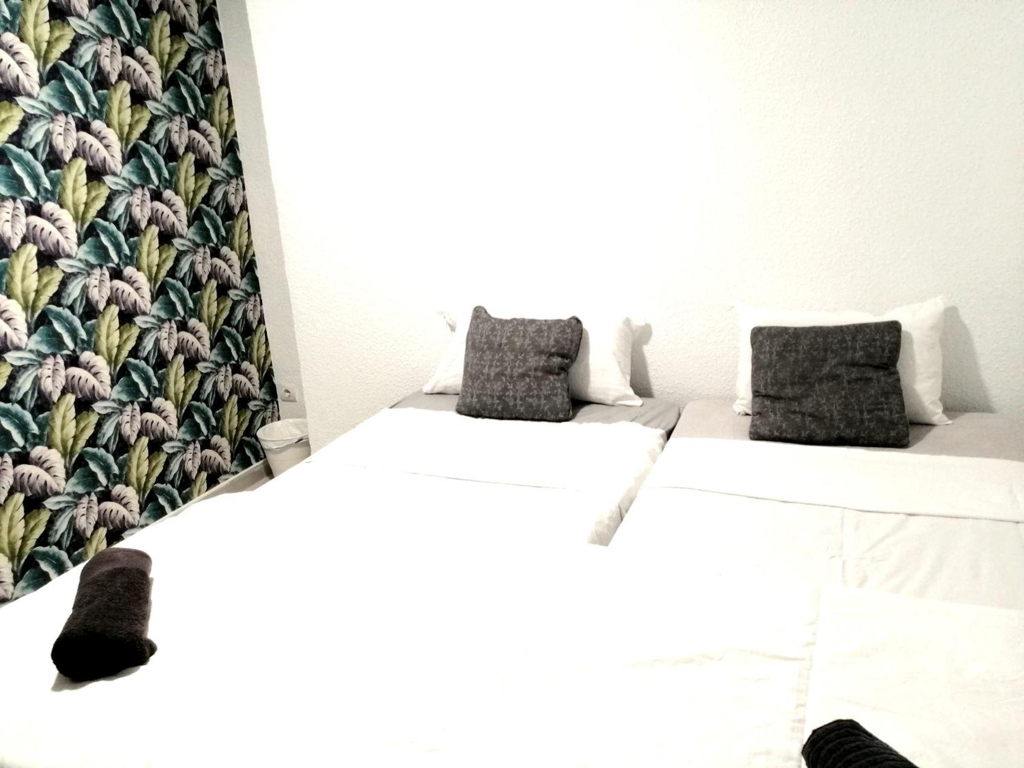 La Marina Hostel Alicante Bagian luar foto