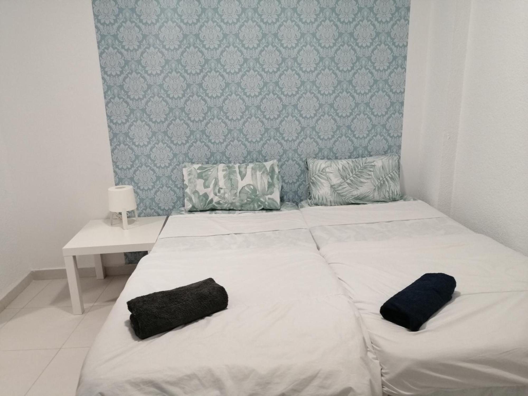 La Marina Hostel Alicante Bagian luar foto